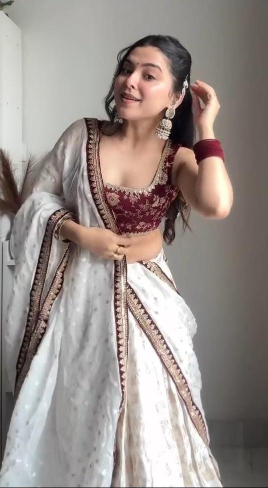 Banarasi Jacquard Lehenga Choli Set with Sequin Dupatta – Perfect for Weddings & Traditional Events
