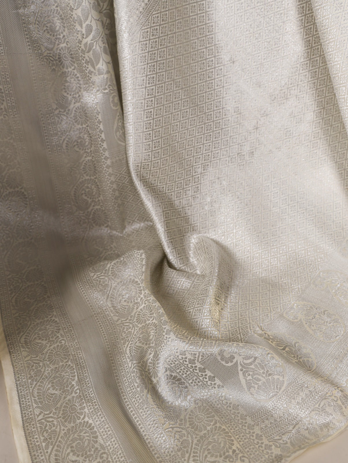 Exquisite Off White Kanjivaram Silk Zari Weaving Worked Saree - INDIAN ELEGANCE