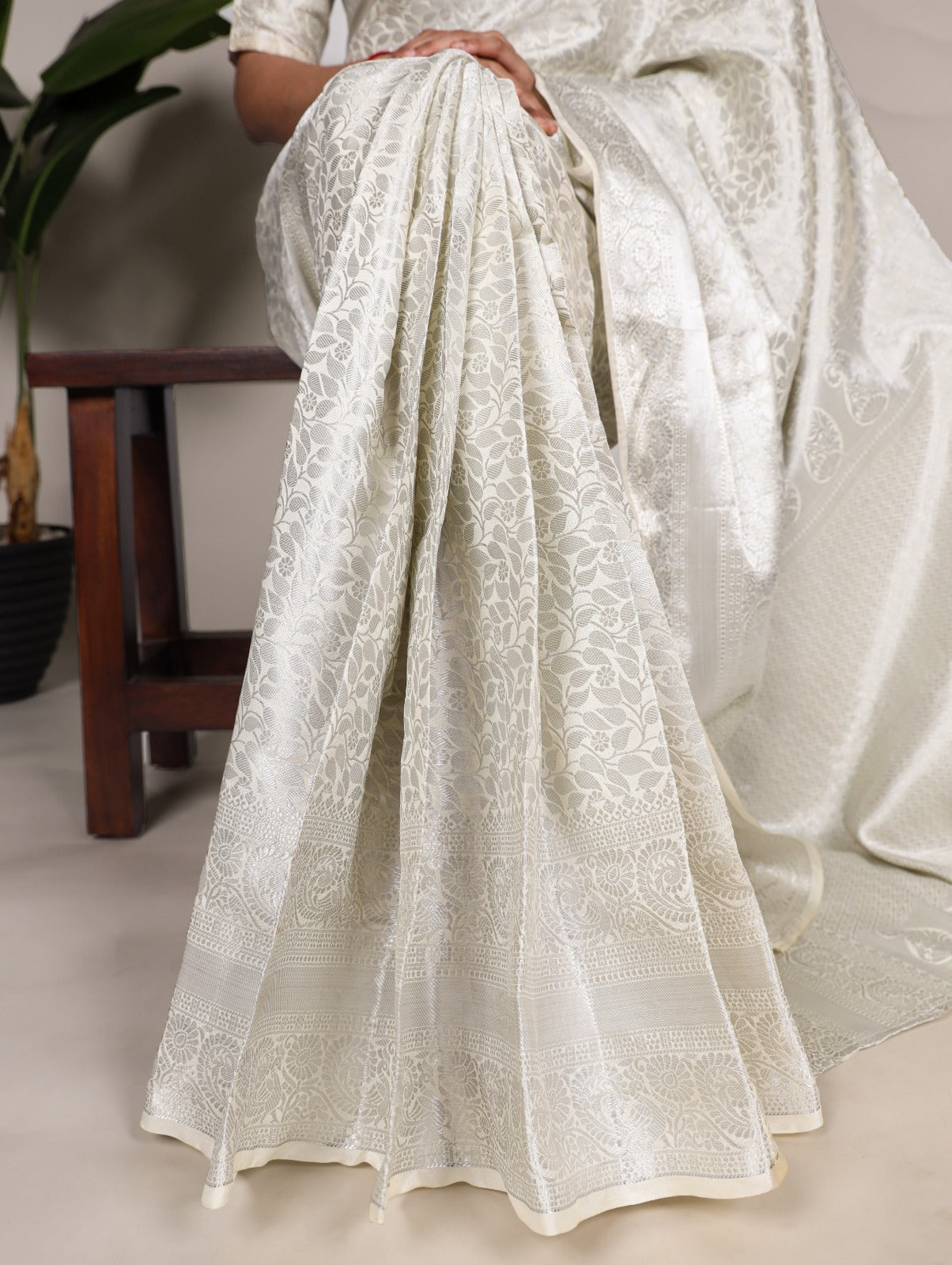 Exquisite Off White Kanjivaram Silk Zari Weaving Worked Saree - INDIAN ELEGANCE