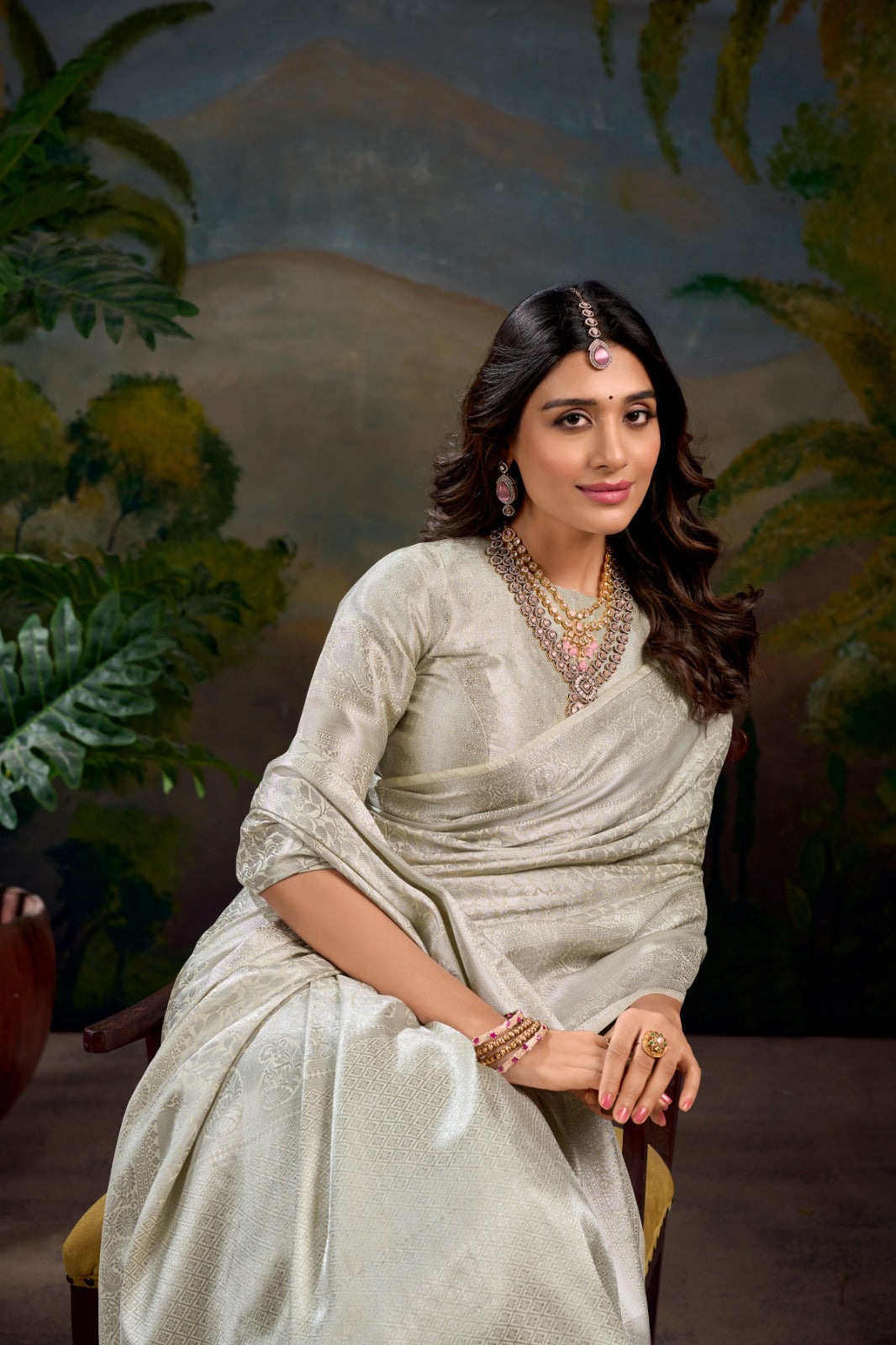 Exquisite Off White Kanjivaram Silk Zari Weaving Worked Saree - INDIAN ELEGANCE