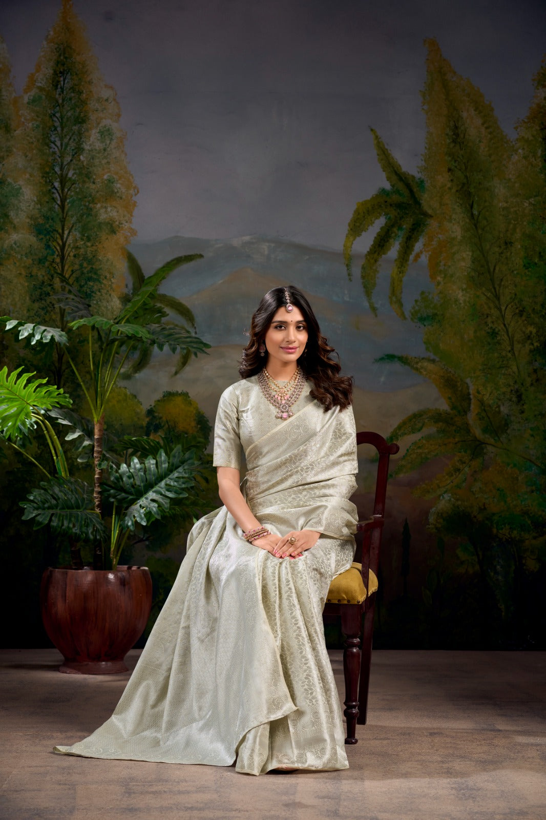 Exquisite Off White Kanjivaram Silk Zari Weaving Worked Saree - INDIAN ELEGANCE