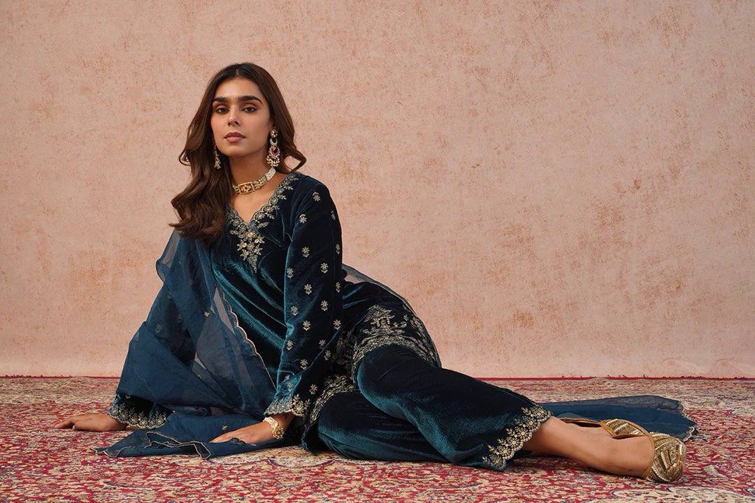 Teal Blue Heavy Viscose Velvet Kurta Pant Set with Thread Embroidery & Faux Georgette Dupatta