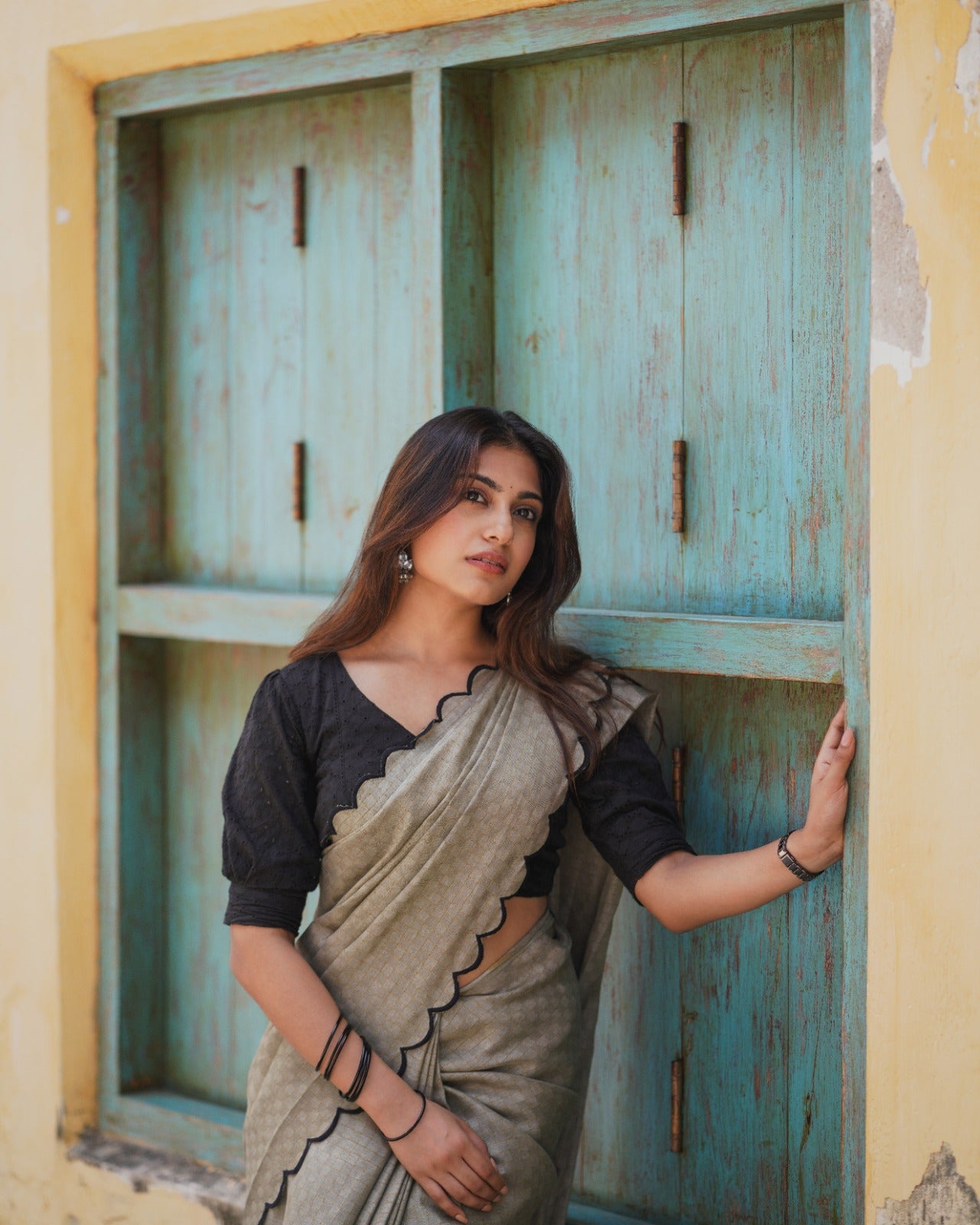 Hypnotic Gadhawal Chex Arca Work Saree With Lucknowi Blouse - INDIAN ELEGANCE